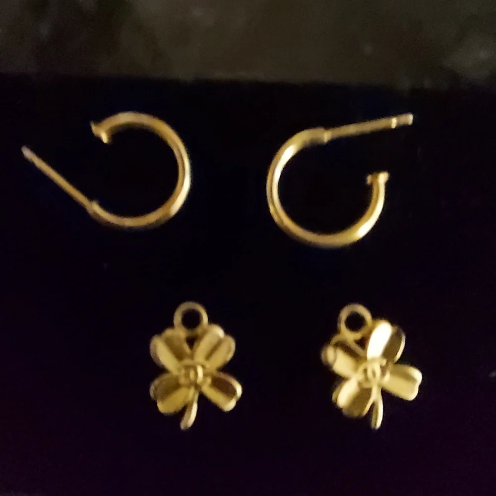 Chanel Gold Lucky 4 Leaf Clover Charm Hoop Pierced Earrings. Authentic VGC